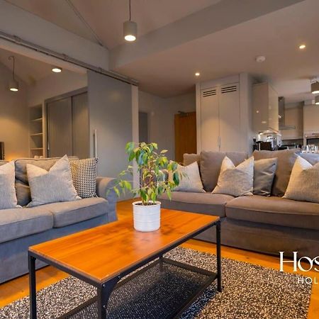 Stylish Luxury Apartment In The Centre Of Henley Екстериор снимка