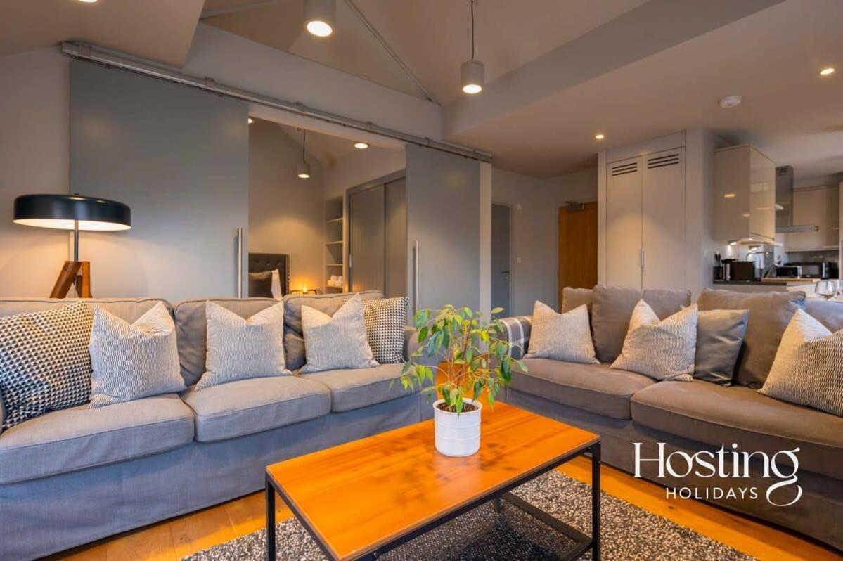 Stylish Luxury Apartment In The Centre Of Henley Екстериор снимка