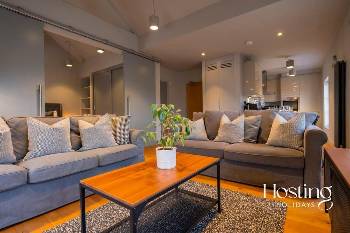 Stylish Luxury Apartment In The Centre Of Henley Екстериор снимка