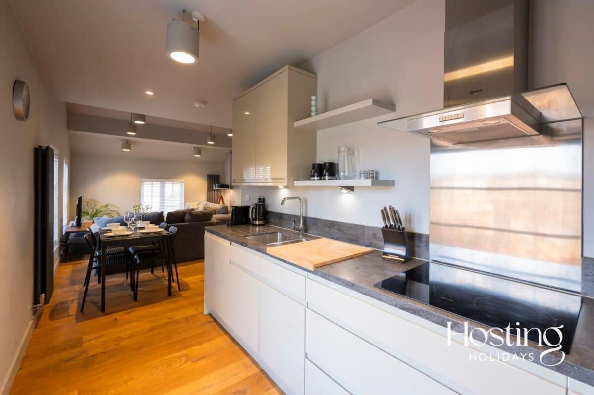 Stylish Luxury Apartment In The Centre Of Henley Екстериор снимка