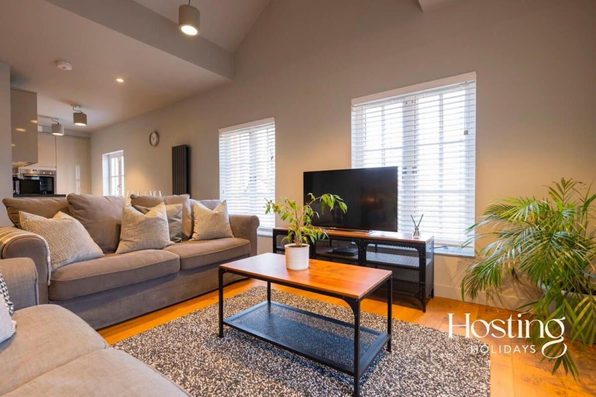 Stylish Luxury Apartment In The Centre Of Henley Екстериор снимка