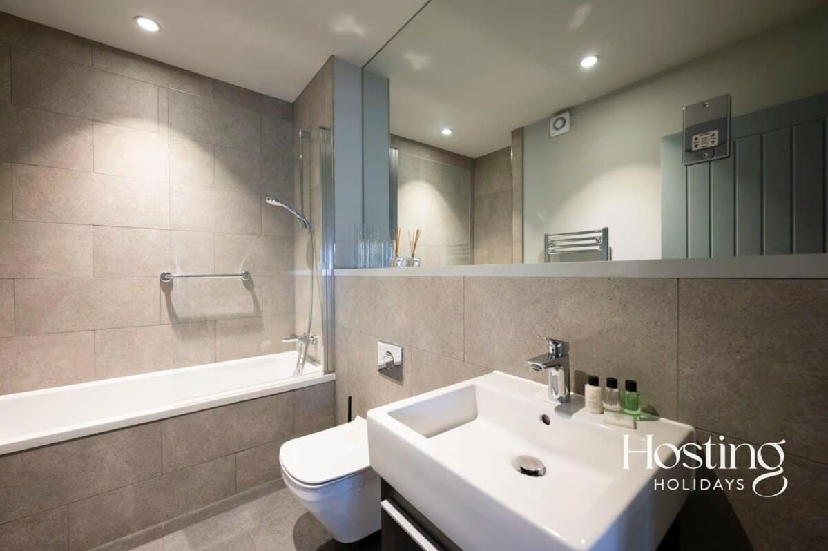 Stylish Luxury Apartment In The Centre Of Henley Екстериор снимка